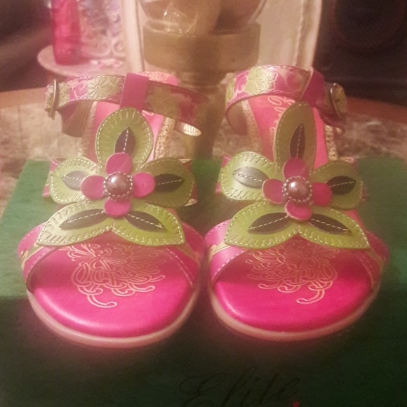 Woman New sandals - Picture 3 of 4